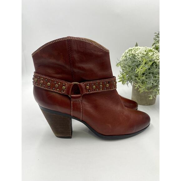 SOFT Boots Brown Red Leather Ankle Bootie Side Zip Western Harness Style 8.5W - Picture 3 of 12